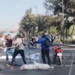 ¿Qué pasó en Calzada Ignacio Zaragoza hoy 20 de mayo? Captan pelea entre motociclistas y manifestantes