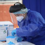 Por qué la influenza H3N2 no se perfila como una pandemia, según expertos