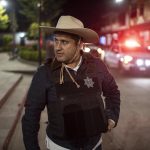 Abogado de escoltas de Carlos Manzo contradice versión de la Fiscalía sobre el arma