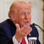 Médico pide investigar la salud mental del presidente Trump