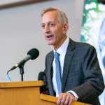 Tras un tiroteo, alcalde de Portland pide al ICE frenar operativos