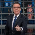 Stephen Colbert bromea que Venezuela distrae del caso Epstein