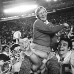Muere Lou Holtz, legendario entrenador de Notre Dame