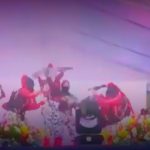 Estudiantes causan polémica en Michoacán por acto con armas largas