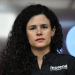 Luisa Alcalde desmiente al “pseudoperiodista” Carlos Loret tras teoría sobre su salida de Morena