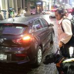 Denuncian discriminación de Uber contra usuaria con perro guía