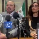 MC lleva chapopote a San Lázaro en protesta por derrame en el Golfo de México