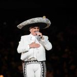 Vicente Fernández podría regresar a los escenarios gracias a un holograma