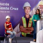 Libia Dennise García reconoce a trabajadores de la construcción en el Día de la Santa Cruz