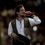 Christian Nodal enfrenta conflicto por su nombre, pero cumple en Chile