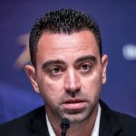 Xavi Hernández podría dirigir al AC Milan de Santiago Giménez