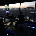 Sindicato de controladores aéreos amenaza con huelga por caída salarial de 30%