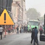 Colapsa estructura en La Lagunilla; hay lesionados y autos dañados
