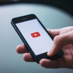 YouTube implementará sistema para identificar contenido generado por inteligencia artificial