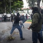 Detienen a una manifestante en plena protesta por el Mundial 2026