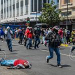 Maestro de la CNTE perderá la vista tras impacto de bala de goma