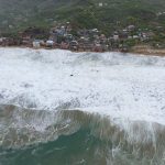 Mar de fondo provoca destrozos en Zipolite, Oaxaca