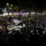 Madres buscadoras avanzan al Estadio Banorte en protesta por desaparecidos