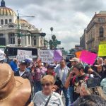 Comerciantes toman Eje Central en protesta por las vallas de la CNTE