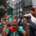 Ni la lluvia pudo detener la fiesta por el triunfo de México
