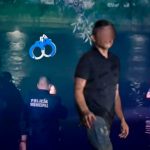 Huye por el río Bravo para retrasar su detención